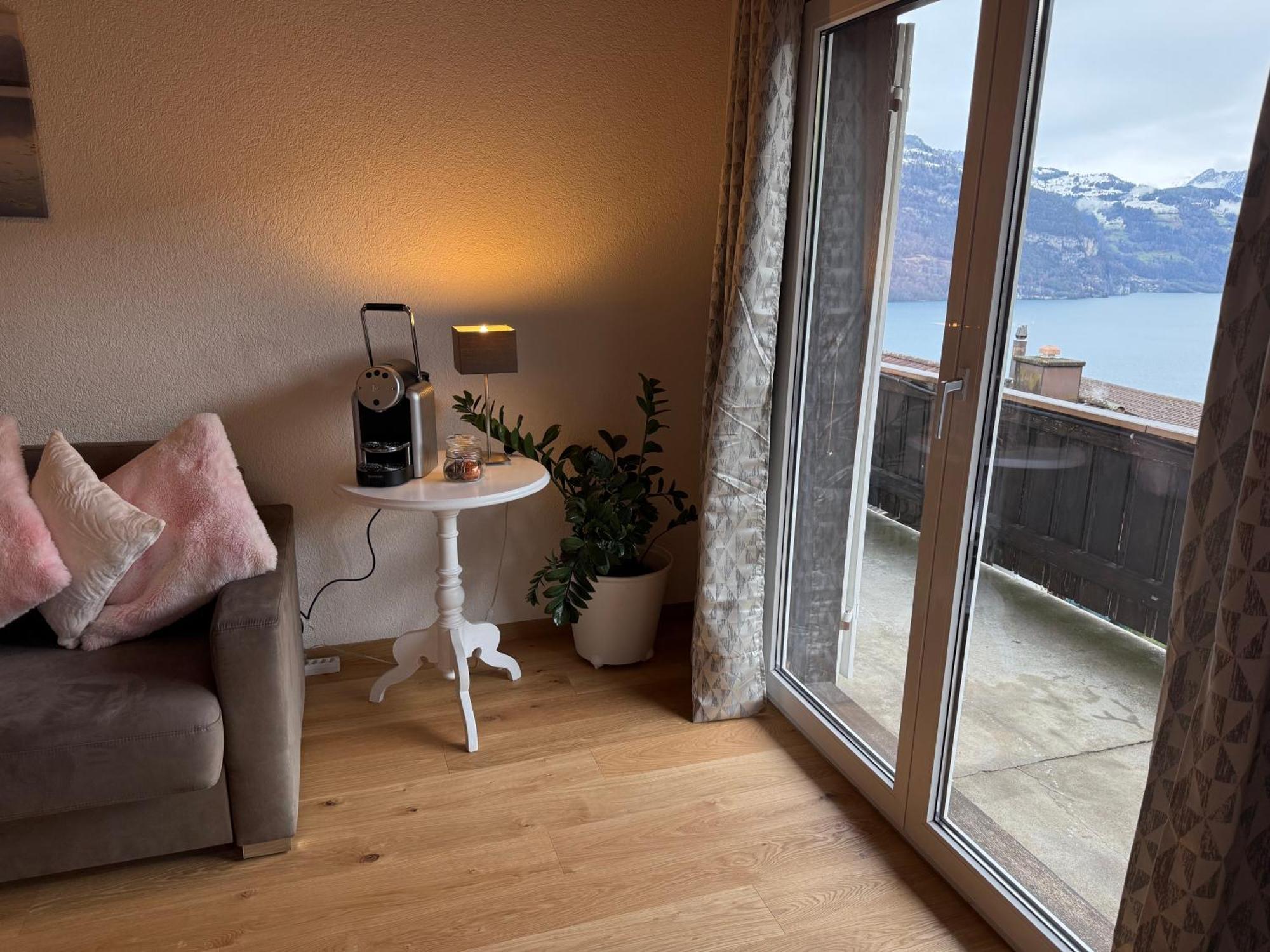 Eva'S Seeblick Krattigen Oda fotoğraf